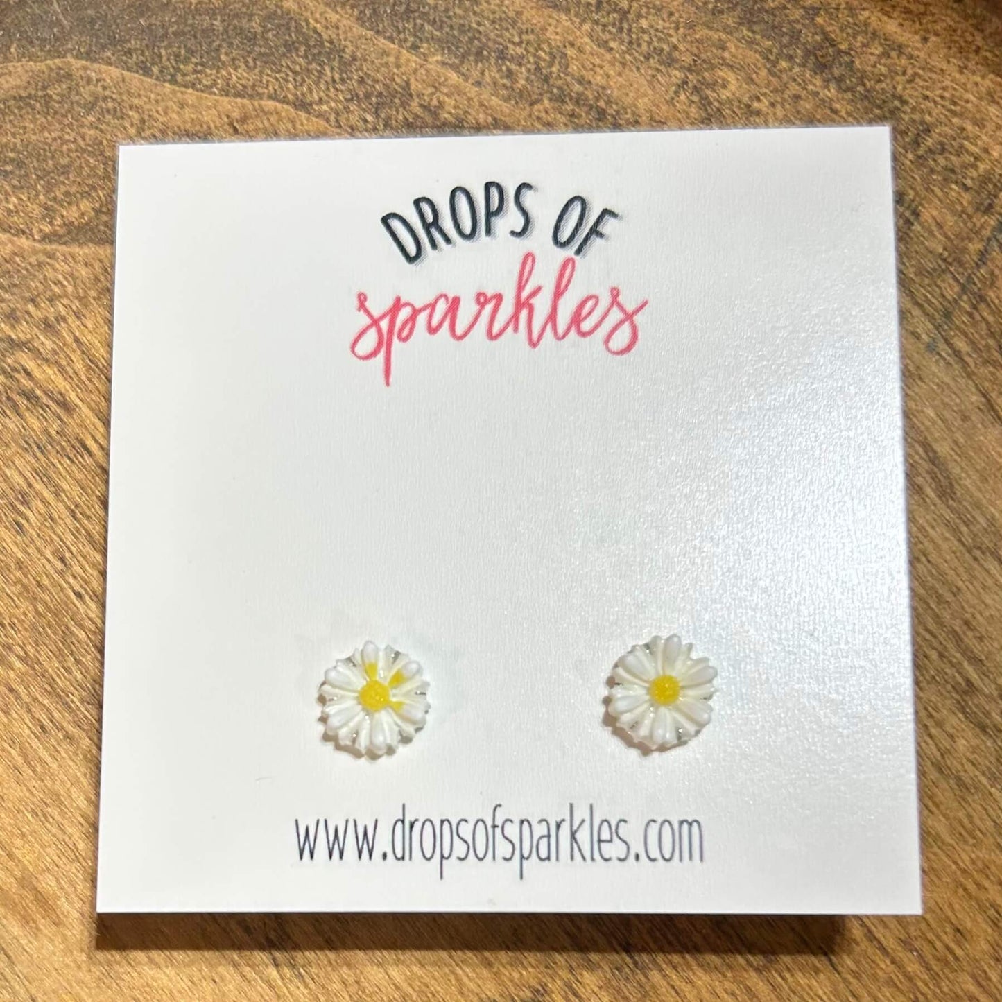 Tiny daisy 3D flower stud earrings
