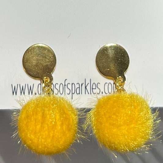 Fuzzy poms stud earrings