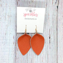 Load image into Gallery viewer, Genuine leather pinched teardrop
