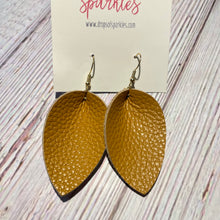 Load image into Gallery viewer, Genuine leather pinched teardrop
